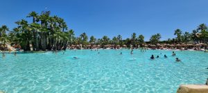 Kam za vikend? V Caribe bay